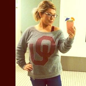 Ou off the shoulder sweater! #boomersooner