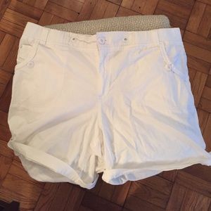 18w white shorts