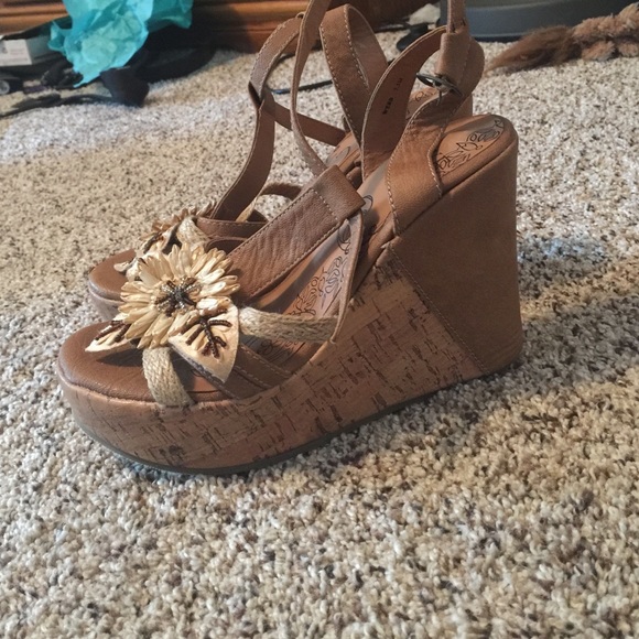 BUCKLE wedges
