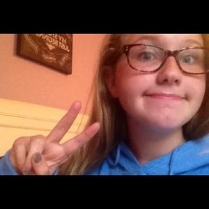 Meet your Posher, Lara