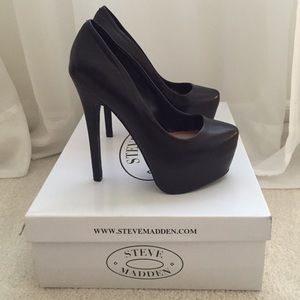 Steve Madden Dejavu Platform Pumps