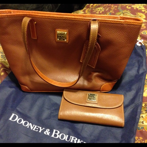 EUC Dooney and Bourke tote - Picture 1 of 4