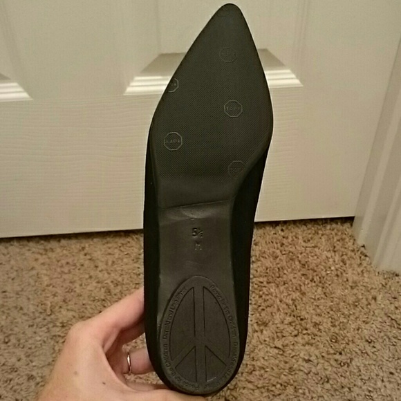 Donald J Pliner black suede pointy flats - Picture 4 of 4