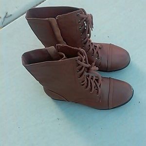Brown leathered boots