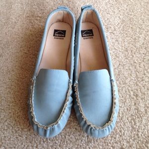Brand new, never worn Alpine Swiss moccasin loafer