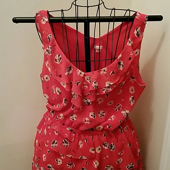 **SOLD**   Ruffled Dress Jr Sizing - Picture 2 of 4