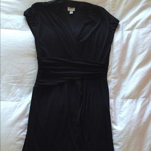 Black v neck dress.