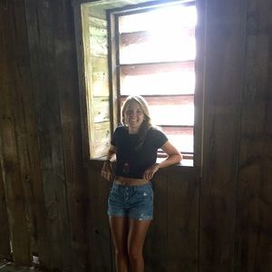 Meet your Posher, Alicia