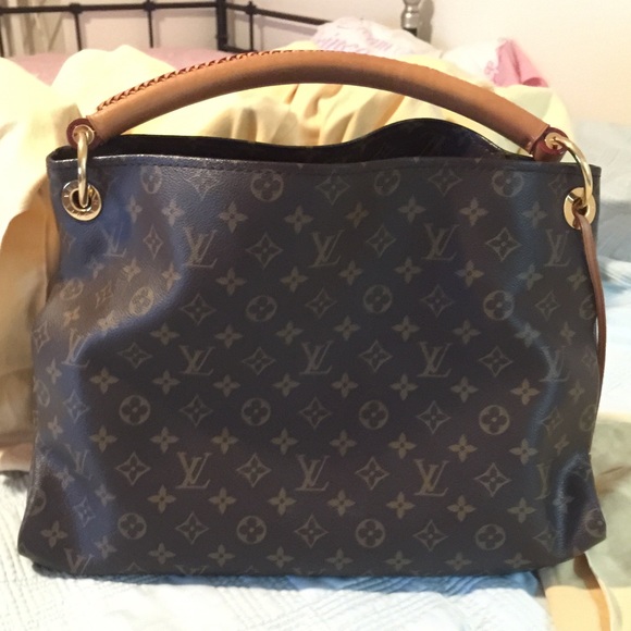 Louis Vuitton Handbags - Authentic Louis Vuitton Artsy MM