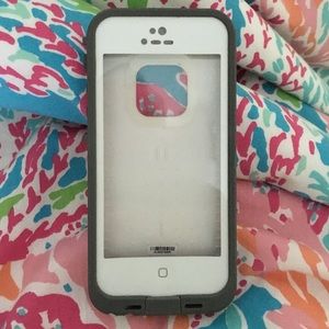 iPhone 5/5s white life proof case