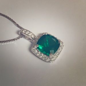 HP🎉Sterling silver emerald pendant