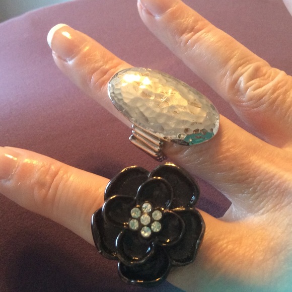 Jewelry - 2 Stretchable Big Rings