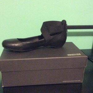 Kenneth Cole Reaction ankle strap flats. NWOT.