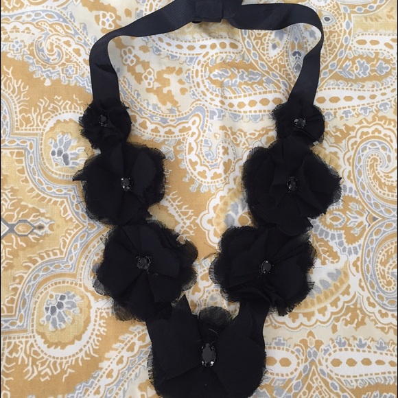 Black Flower Necklace / Collar