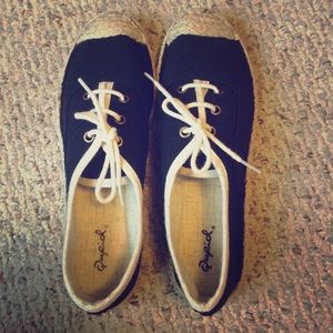 Size 7 new never worn !