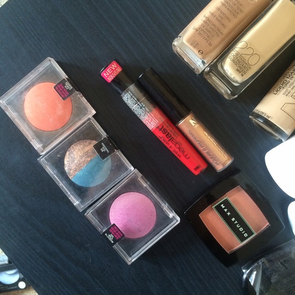 Makeup bundle lot - Picture 4 of 4