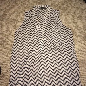 Black and white chevron sleeveless shirt