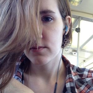 Meet your Posher, Caitlin