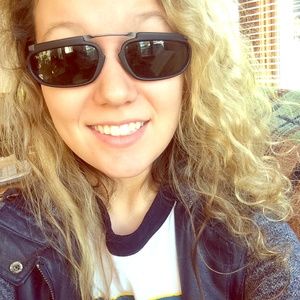 Sporty Ray-Ban sunglasses!