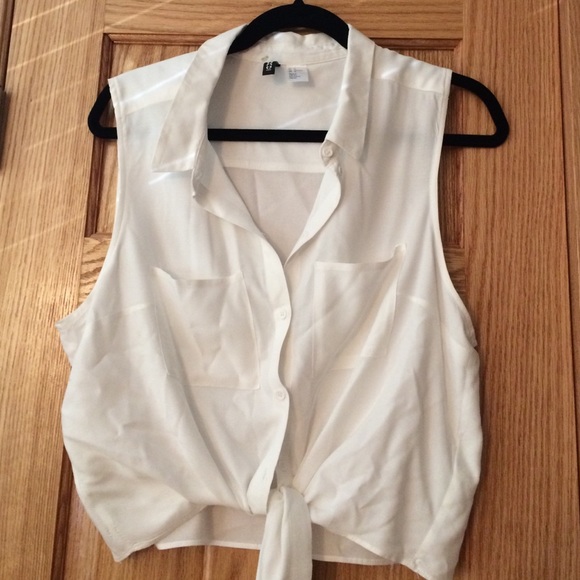 H&M Tops - H&M White button and tie shirt
