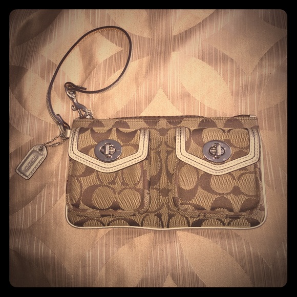 COACH Wristlet beige/gold with signature C's - Picture 1 of 2