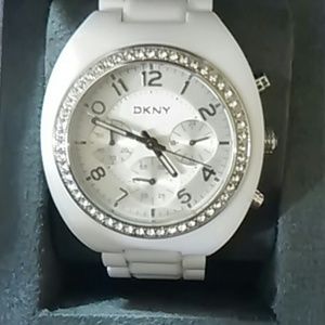 @101870mitchell...Dkny watch....Like new