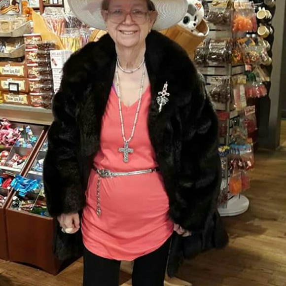 Meet your Posher, Jayne - Picture 8 of 8