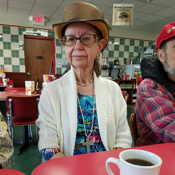 Meet your Posher, Jayne - Picture 2 of 8