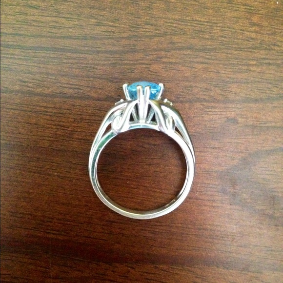 Sterling silver and blue topaz ring - Picture 2 of 3