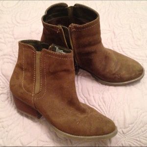 Merona brown suede zip up ankle booties