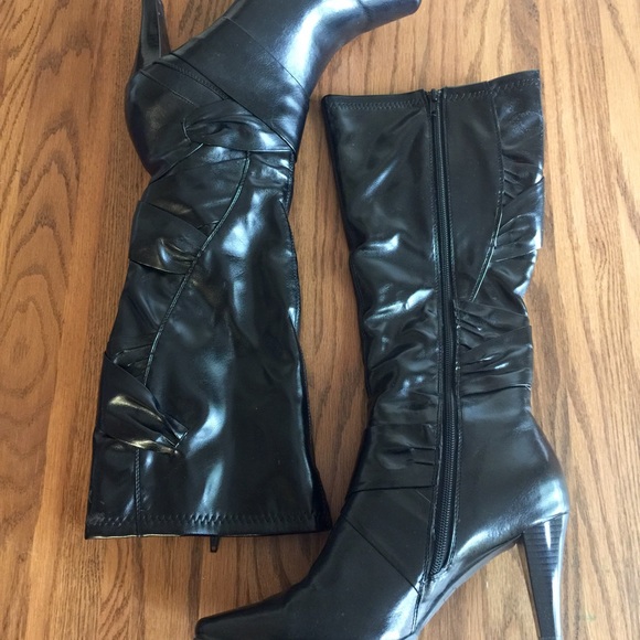 Black heel boots