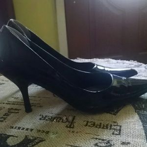 Women's size 6 black pumps