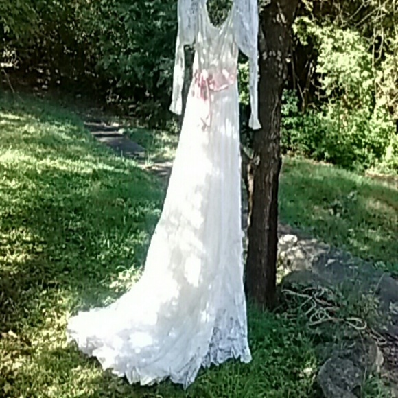 Vintage wedding dress. Most beautiful ever! - Picture 2 of 4
