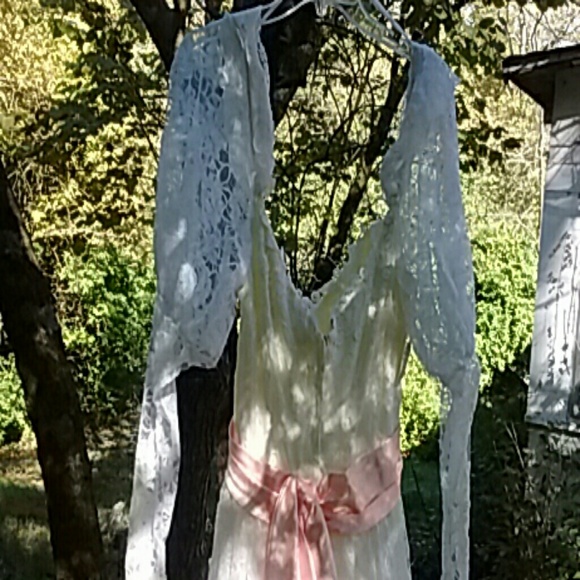 Vintage wedding dress. Most beautiful ever! - Picture 3 of 4