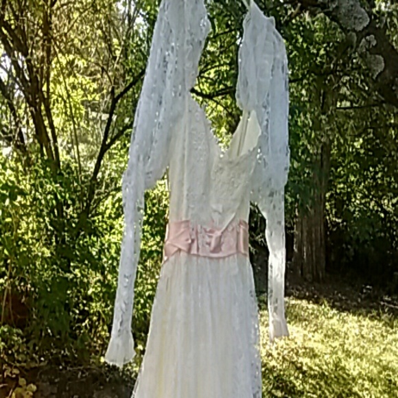 Vintage wedding dress. Most beautiful ever! - Picture 4 of 4