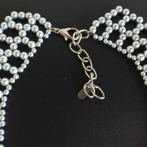 Vintage Bib Necklace with Earrings - Picture 4 of 4
