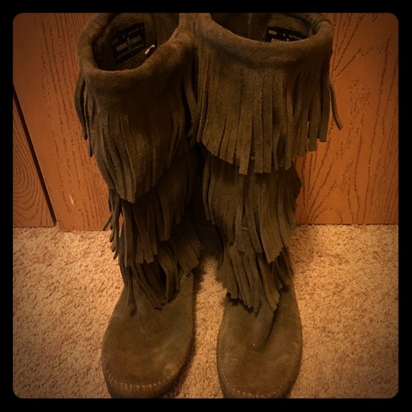 Minnetonka fringe boot