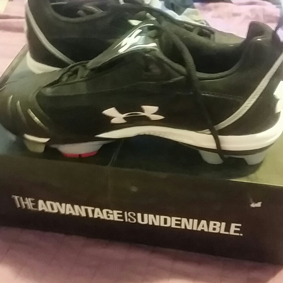 UA WOMENS LASER SOFTBALL CLEATS