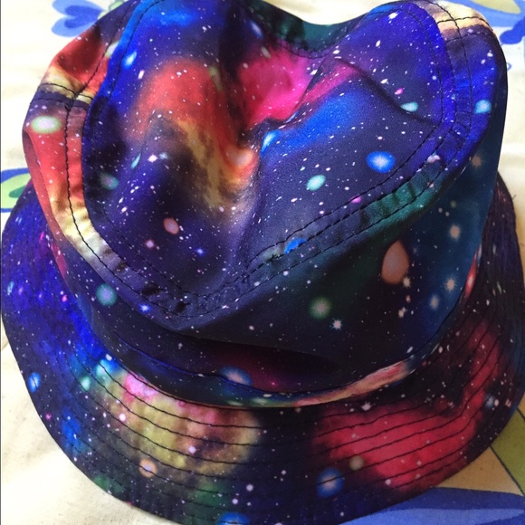Bucket hat