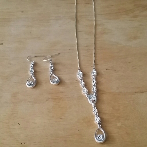 Fashion necklace/earrings set