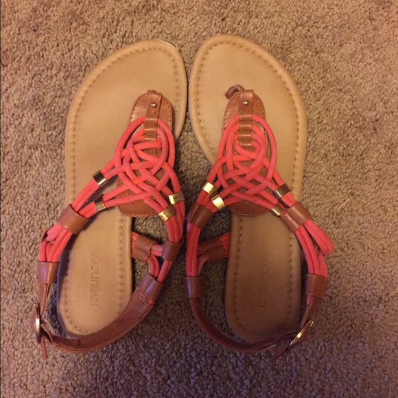 Adorable sandals! Super comfortable. Gently worn.