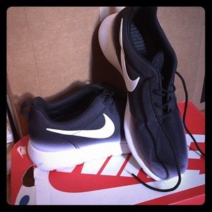 Nike Ombré Rosherun 9.5 Women's