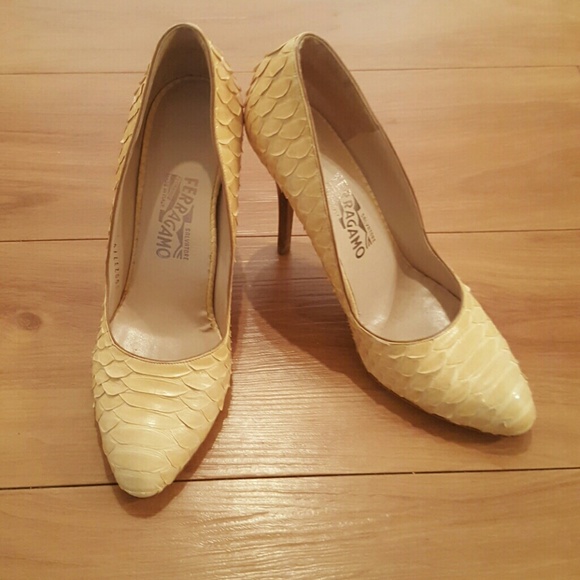 *1 HR SALE* Salvatore Ferragamo Pumps