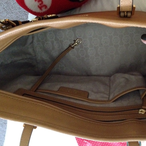 Micheal kors bag - Picture 3 of 4