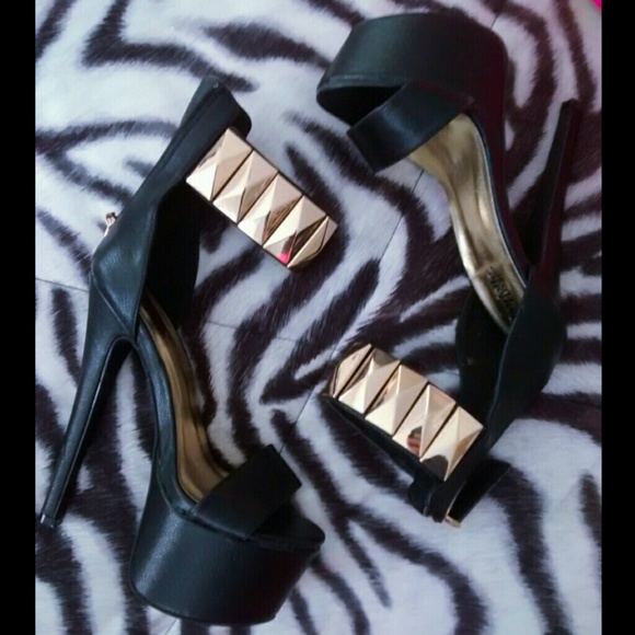 Black Gold Ankle Studded Pumps NWT - Picture 2 of 3