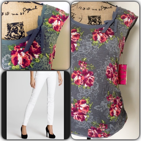 Candie's Tops - 📌📌SOLD📌📌Floral Top🌸🌿
