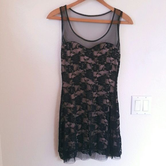 fitted black lace dress