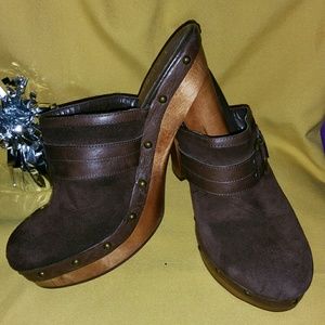 Beautiful Ralph Lauren brown suede & leather clogs