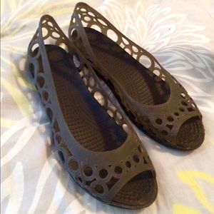 Croc flats