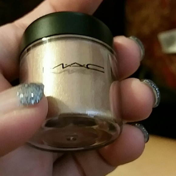 Mac pigment eyeshadow - Picture 2 of 4
